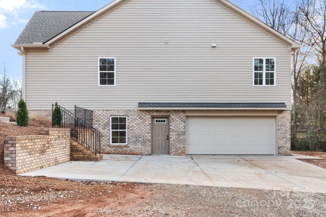 194 N Peace Haven Road, Winston Salem, NC 27104