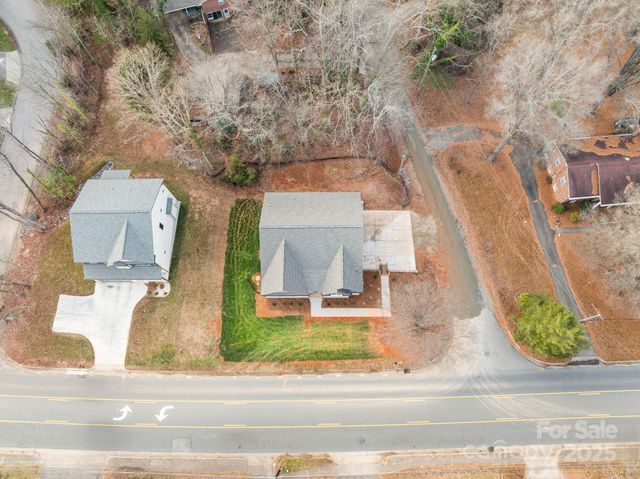 194 N Peace Haven Road, Winston Salem, NC 27104