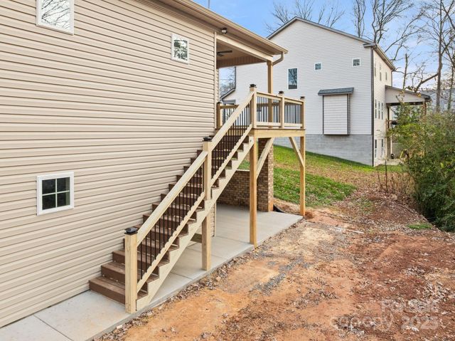 194 N Peace Haven Road, Winston Salem, NC 27104