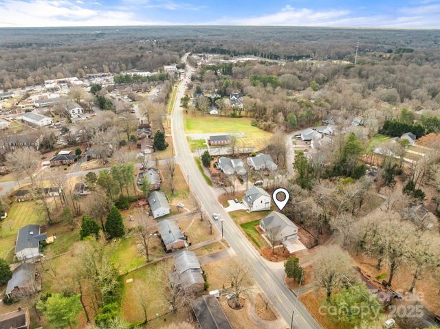 194 N Peace Haven Road, Winston Salem, NC 27104