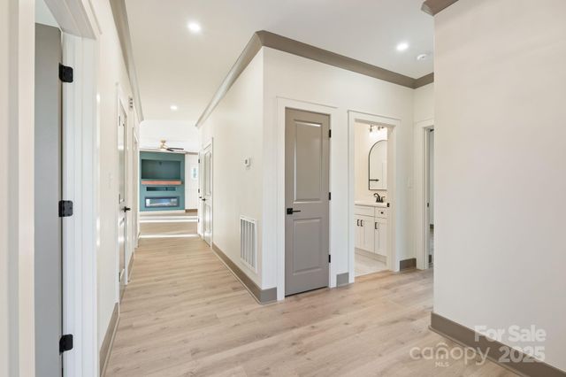 194 N Peace Haven Road, Winston Salem, NC 27104