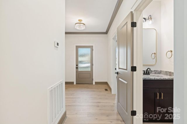 194 N Peace Haven Road, Winston Salem, NC 27104