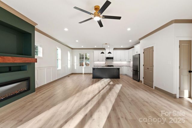 194 N Peace Haven Road, Winston Salem, NC 27104