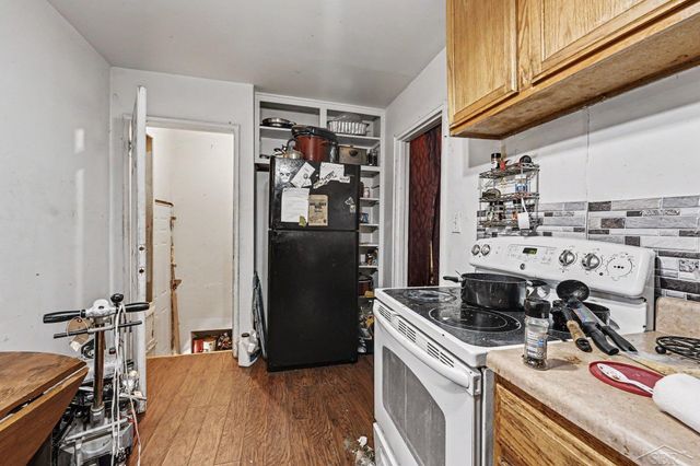 16192 Fenton Street, Detroit, MI 48219
