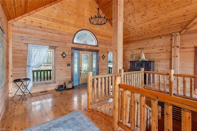 10020 Pond Ridge LN, Gloucester, VA 23061