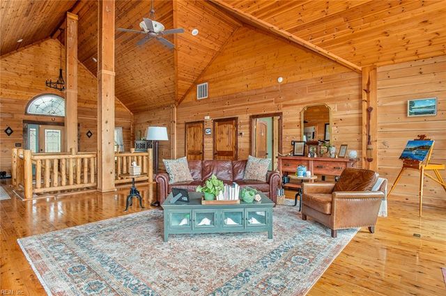 10020 Pond Ridge LN, Gloucester, VA 23061