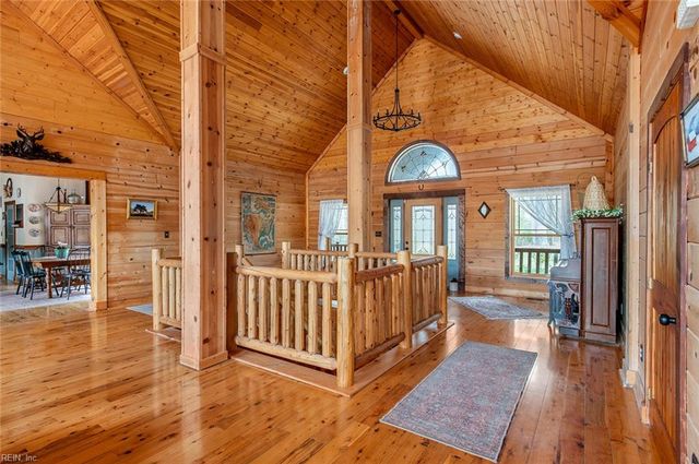 10020 Pond Ridge LN, Gloucester, VA 23061