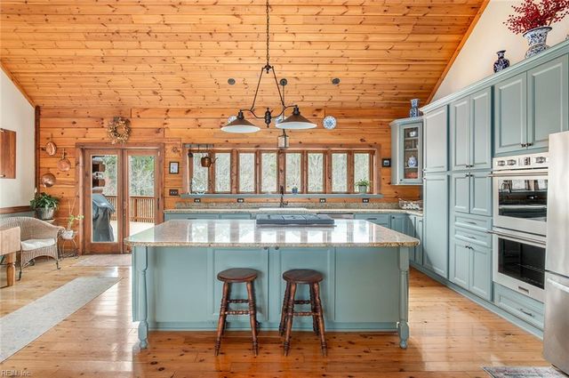 10020 Pond Ridge LN, Gloucester, VA 23061