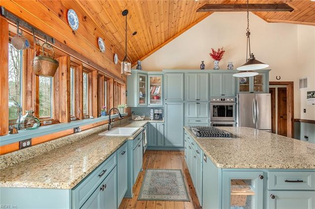 10020 Pond Ridge LN, Gloucester, VA 23061