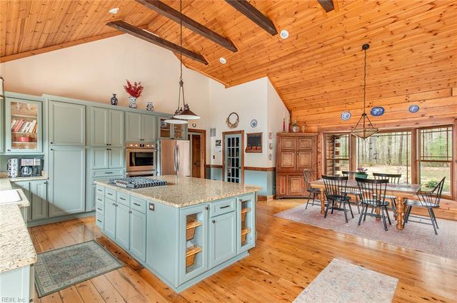 10020 Pond Ridge LN, Gloucester, VA 23061