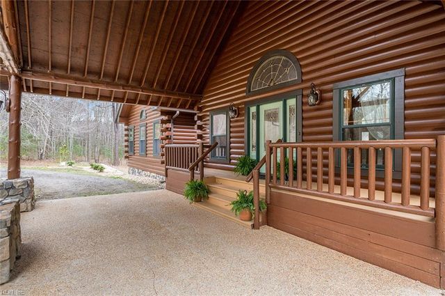 10020 Pond Ridge LN, Gloucester, VA 23061