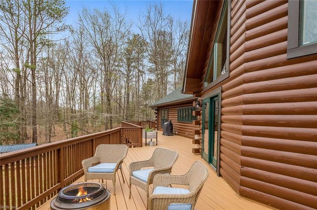 10020 Pond Ridge LN, Gloucester, VA 23061