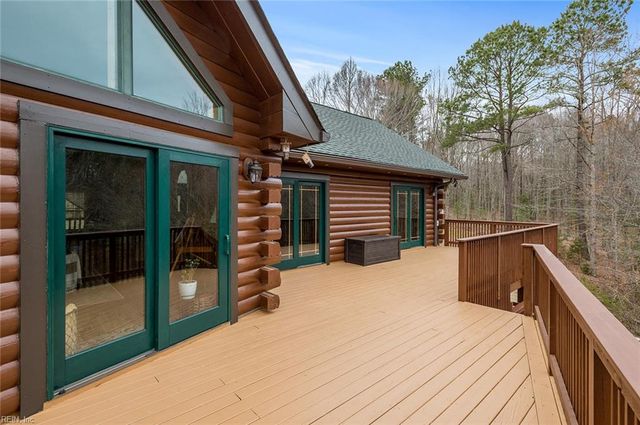 10020 Pond Ridge LN, Gloucester, VA 23061