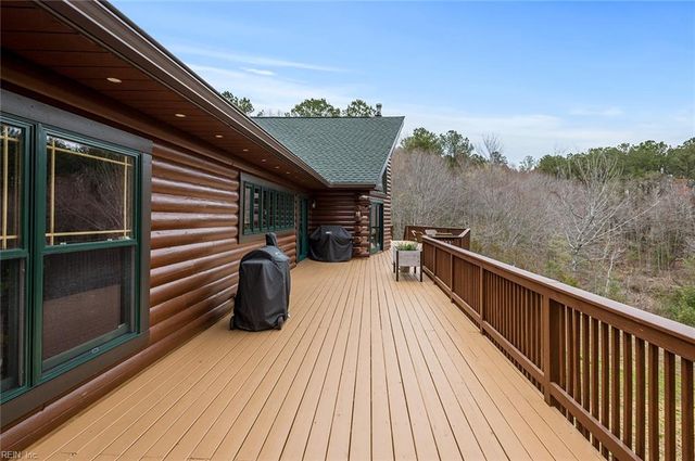 10020 Pond Ridge LN, Gloucester, VA 23061