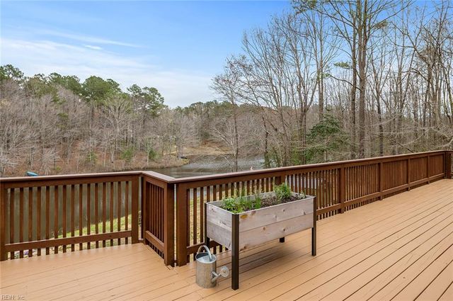 10020 Pond Ridge LN, Gloucester, VA 23061