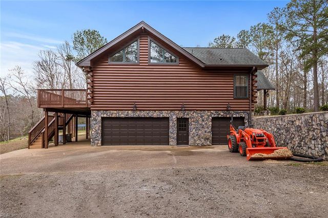 10020 Pond Ridge LN, Gloucester, VA 23061