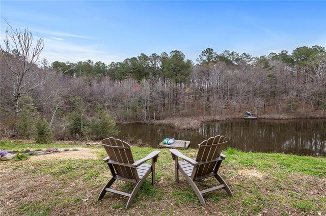 10020 Pond Ridge LN, Gloucester, VA 23061