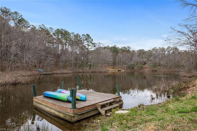 10020 Pond Ridge LN, Gloucester, VA 23061