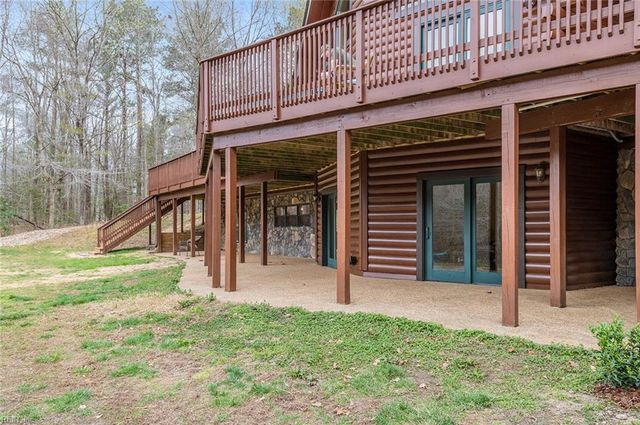 10020 Pond Ridge LN, Gloucester, VA 23061