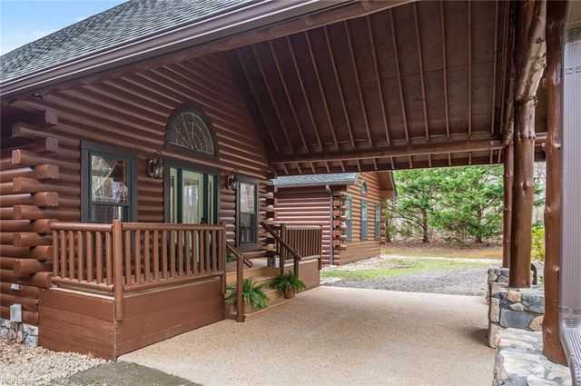 10020 Pond Ridge LN, Gloucester, VA 23061