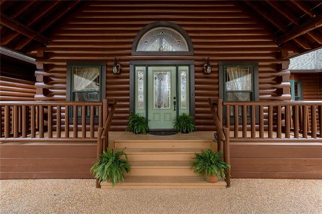 10020 Pond Ridge LN, Gloucester, VA 23061