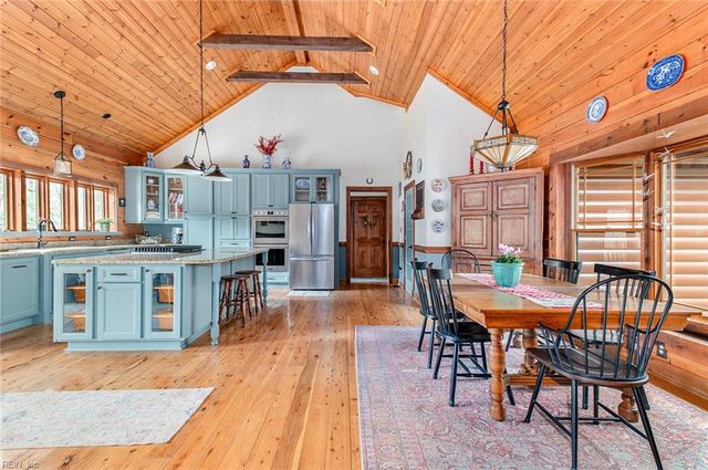 10020 Pond Ridge LN, Gloucester, VA 23061