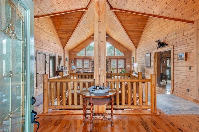 10020 Pond Ridge LN, Gloucester, VA 23061