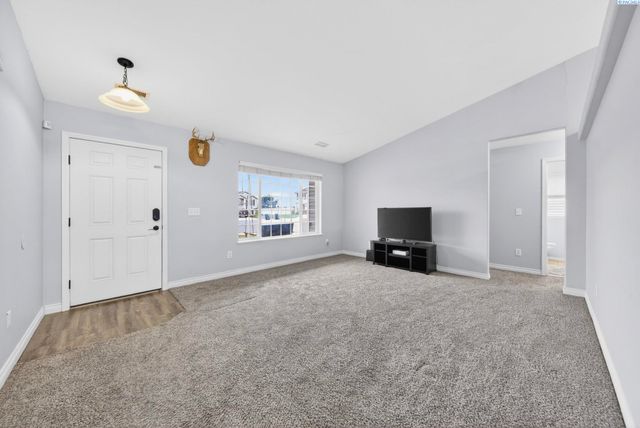 8117 Kootenay Ct, Pasco, WA 99301