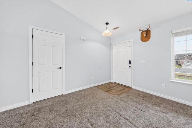 8117 Kootenay Ct, Pasco, WA 99301