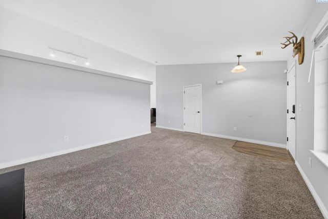 8117 Kootenay Ct, Pasco, WA 99301