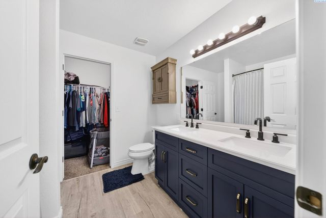 8117 Kootenay Ct, Pasco, WA 99301