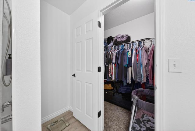 8117 Kootenay Ct, Pasco, WA 99301