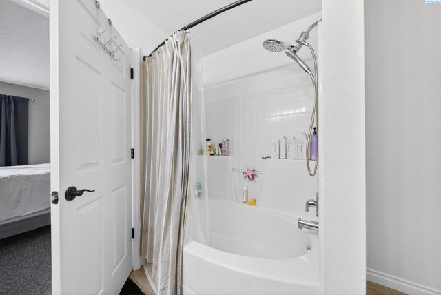 8117 Kootenay Ct, Pasco, WA 99301