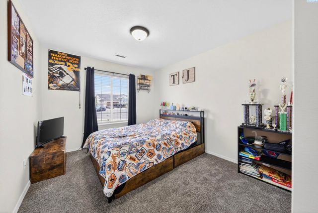 8117 Kootenay Ct, Pasco, WA 99301