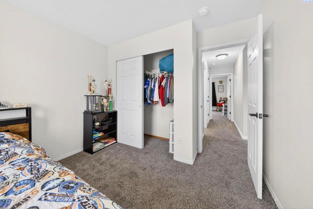 8117 Kootenay Ct, Pasco, WA 99301