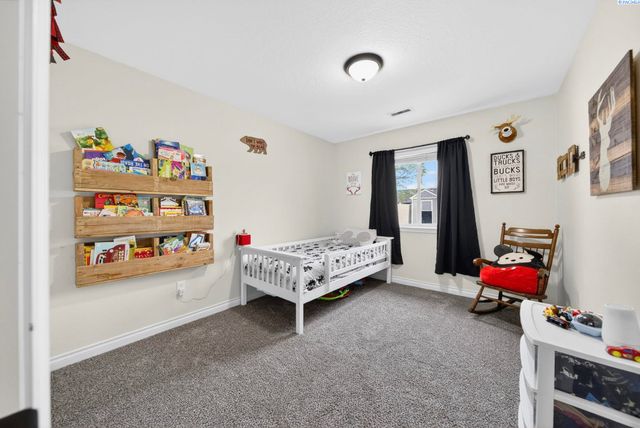 8117 Kootenay Ct, Pasco, WA 99301