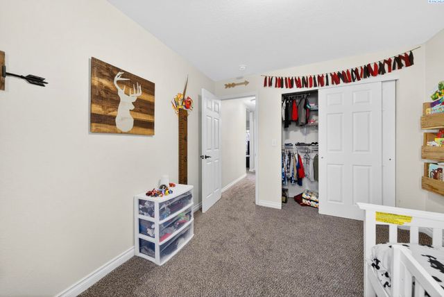 8117 Kootenay Ct, Pasco, WA 99301