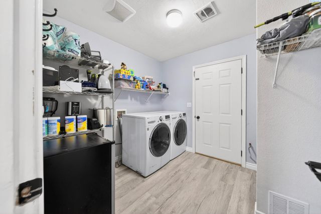 8117 Kootenay Ct, Pasco, WA 99301