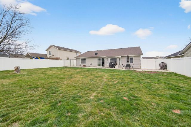 8117 Kootenay Ct, Pasco, WA 99301