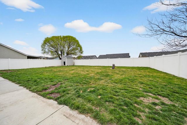 8117 Kootenay Ct, Pasco, WA 99301