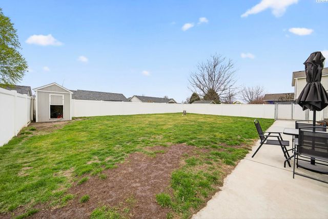 8117 Kootenay Ct, Pasco, WA 99301