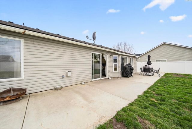 8117 Kootenay Ct, Pasco, WA 99301