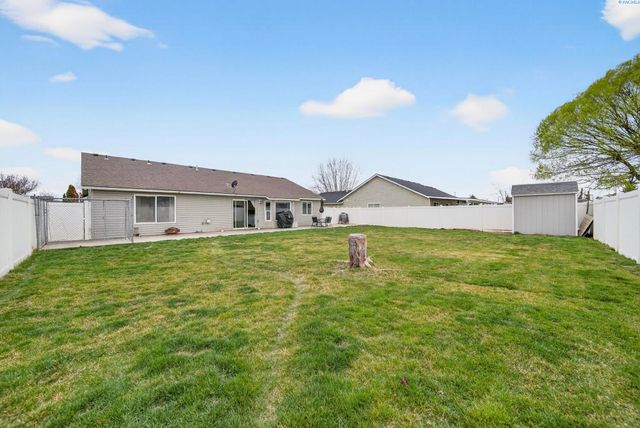 8117 Kootenay Ct, Pasco, WA 99301