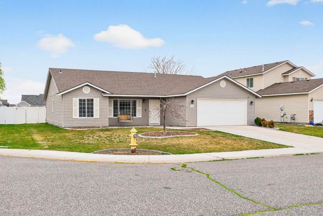 8117 Kootenay Ct, Pasco, WA 99301