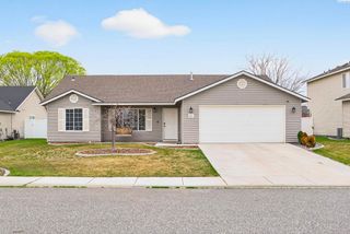 8117 Kootenay Ct, Pasco, WA 99301