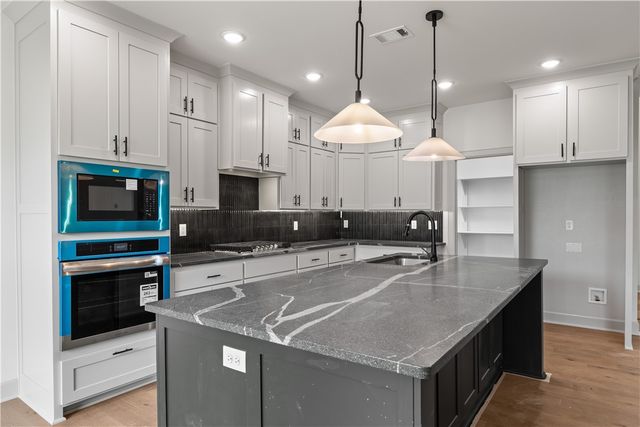 1081 Whistler Street, Bentonville, AR 72713