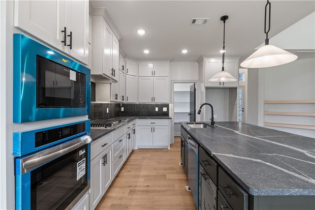 1081 Whistler Street, Bentonville, AR 72713