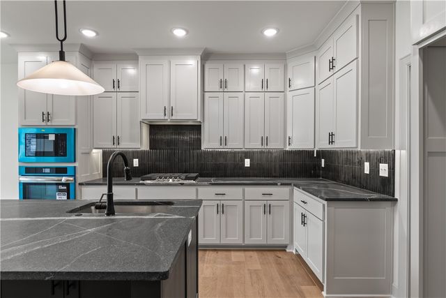 1081 Whistler Street, Bentonville, AR 72713