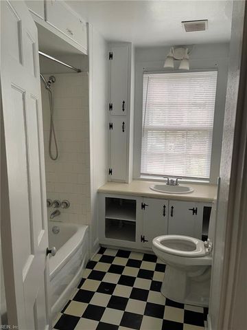 207 Ferguson AVE, Newport News, VA 23601