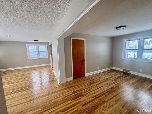 109 Pearce Dr, Amherst, NY 14226